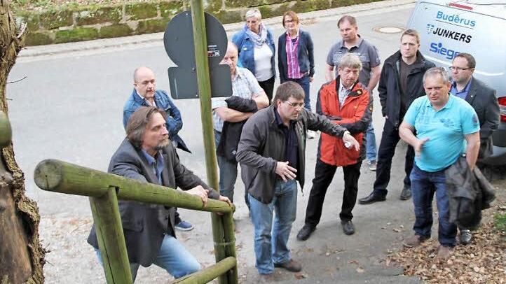 Der Haupt- und Finanzausschuss informierte sich über die geplanten Maßnahmen der Dorferneuerung in Kirchlein.  Foto: Gerda Völk