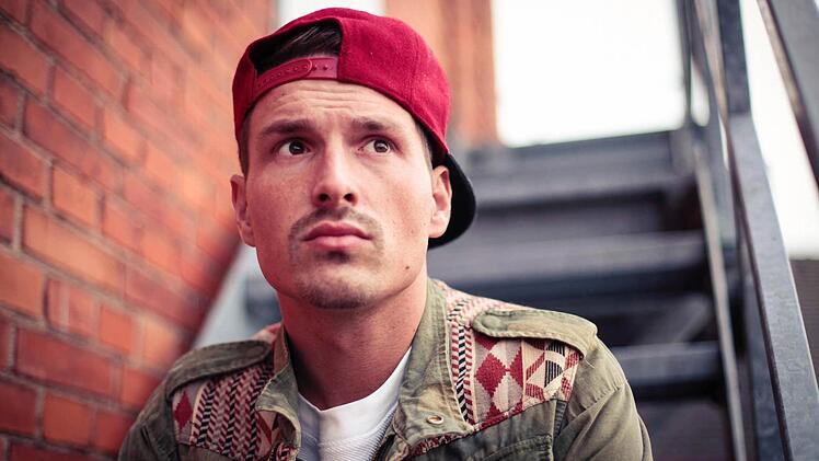 André Wedel hat in seinem Lied "Jahrestag" den Tod seines Freundes thematisiert. "Ich hatte es null verarbeitet", sagt Wedel über den plötzlichen Verlust. "Der Song war ungeplant. Das hat das Schicksal gemacht."  Foto: Andreas Birk