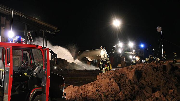 Eindrücke vom Brand in Haard in der Nacht auf Sonntag. Foto: Ralf Ruppert