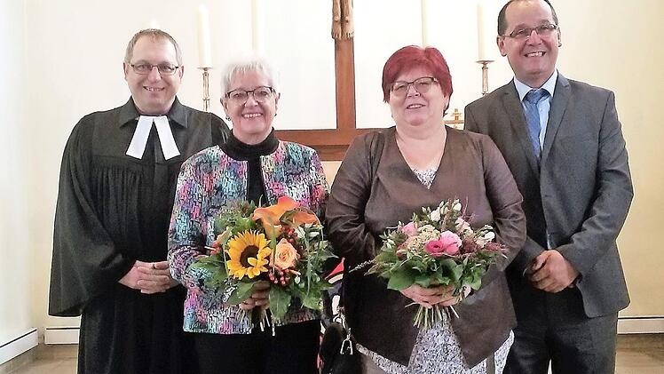 Bei der Verabschiedung (v. li.) Pfarrer Christoph Teille, Annerose Oßwald, Elke Kastner und Vertrauensmann Stefan Leppert Foto: Dieter Wolf