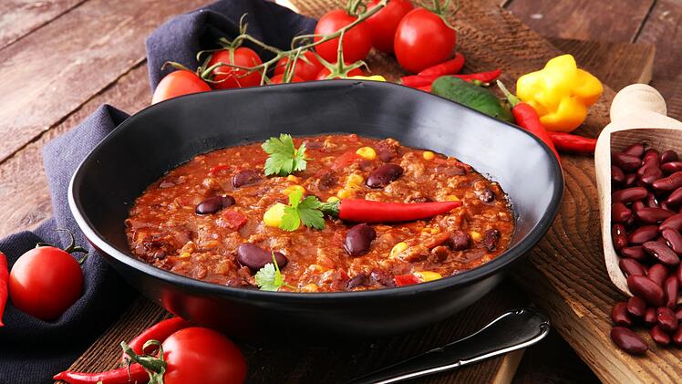 Nicht jedes Chili con carne muss scharf gew&uuml;rzt werden. Viele Fans bevorzugen auch s&uuml;&szlig;lichere Varianten.