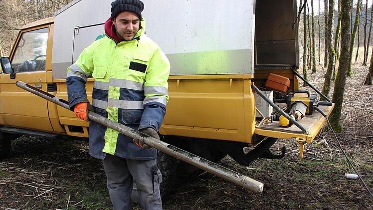 Sergio Pampana mit dem Bohrpfahl der Rammkernsondierung