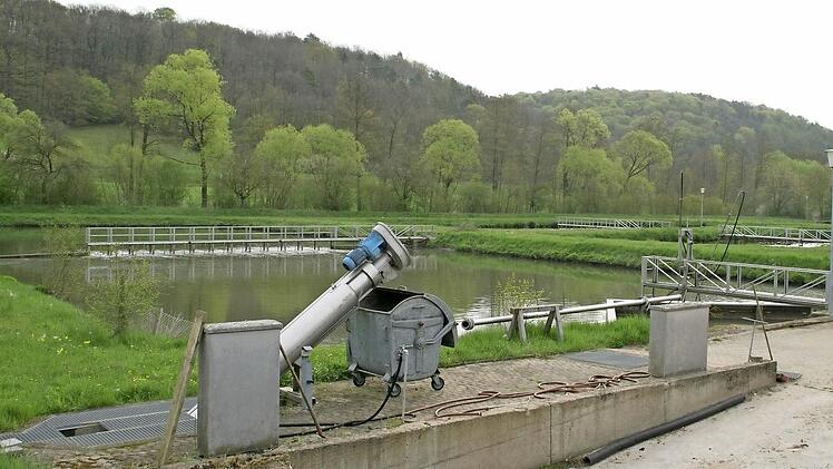 Mindestens 1,7 Millionen Euro w&uuml;rde es kosten, die Kl&auml;ranlage Unterschleichach (unser Bild) zu erneuern und mit einer Nitrifikation auszustatten. Der Gemeinderat Oberaurach entschied sich am Donnerstag f&uuml;r die kosteng&uuml;nstigere und wirtschaftlichere Variante, die Kl&auml;ranlage aufzulassen und die Schleichach-Orte durch eine Druckleitung nach Tretzendorf an die Kl&auml;ranlage Kirchaich anzuschlie&szlig;en.  Foto: Sabine Weinbeer
