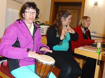 Auch bei vielen Aktivitäten der Kirchengemeinde wie hier beim Weltgebetstag engagiert sich Claudia Karg. Fotos: Sabine Weinbeer
