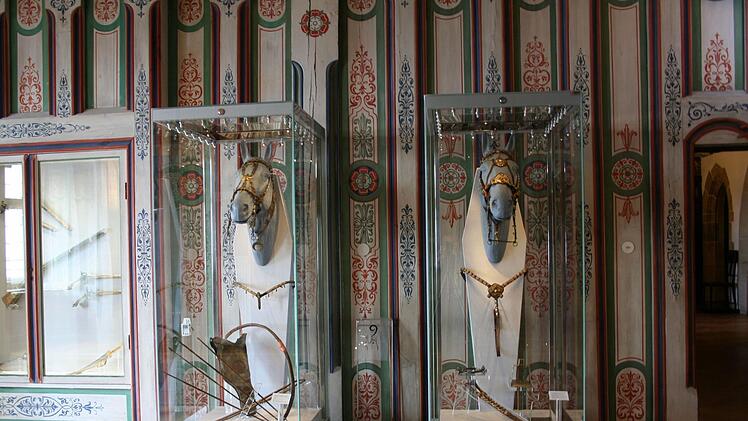 Im ehemaligen Speisezimmer des restaurierten  Fürstenbaus sind seit 2008 Teile der sogenannten "Türkenbeute" des Prinzen Friedrich Josias von Sachsen-Coburg-Saalfeld (1737 bis 1815) zu sehen. Foto: Jochen Berger