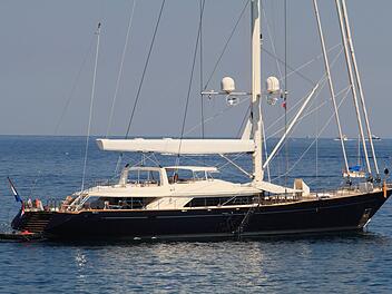 Die Luxusyacht "Bayesian" geh&ouml;rte dem Software-Unternehmer Mike Lynch, der ebenso wie seine 18-j&auml;hrige Tochter und f&uuml;nf weitere Passagiere bei dem Untergang ums Leben kam.