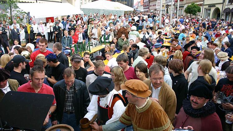 Eberns Ratsherren und -frauen grübeln noch darüber nach, wie das Altstadtfest künftig ausgestaltet wird.