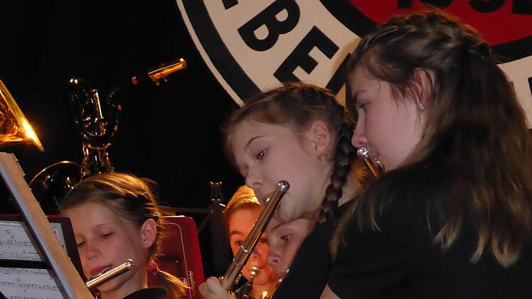 Von links: Notenkiller Leonie Bohlien, Anna Straub und Corinna Herold (alle Querflöte). Foto: Elisabeth Mehn