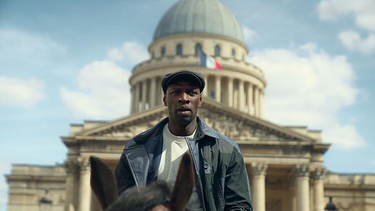 Meisterdieb Assane (Omar Sy) findet immer neue Mittel, um Polizei und Publikum zu &uuml;berraschen.