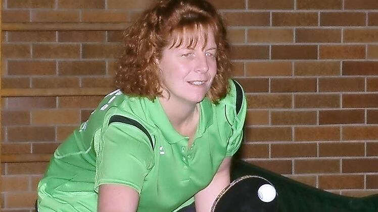 Die Damen der SG Neuses I dominieren das Geschehen in der 3. Bezirksliga und sind auf dem besten Weg in Richtung Wiederaufstieg. Zum erfolgreichen Quartett gehört Ute Kleylein, die in der Vorrunde mit ihrer Bilanz von 13:3 zweitbeste Spielerin im zweiten Paarkreuz ist.  Foto: Franz