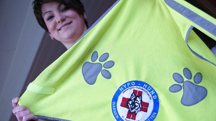 Diese Hinweisweste trägt Marley in der Öffentlichkeit.