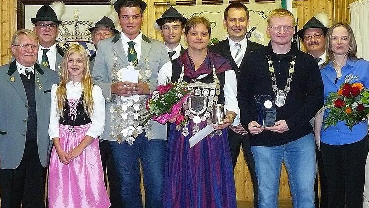 Die neue Regentschaft der Schützengesellschaft Stadtsteinach mit Bürgermeister Roland Wolfrum