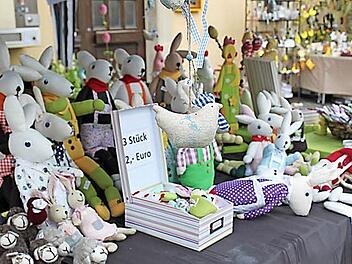 Die Hasen sind bereit, Ostern kann kommen. Foto: Anette Schreiber
