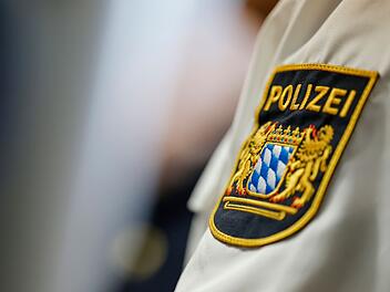 Selb: Frau (28) versteckt Drogen im BH - Grenzpolizei beschlagnahmt Rauschgift