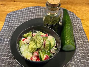 gurken-radieschen-salat.jpg