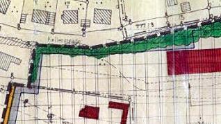 Weil im Original des Bebauungsplan zwischen dem sogenannten Sparkassengrundstück (unten) und der Kellerstraße ein durchgehender Grünstreifen eingezeichnet wurde, gilt das Grundstück als von dieser Seite nicht erschlossen. Plan: Gemeinde Stegaurach