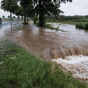 Dauerregen über Deutschland: Rettungskräfte kämpfen mit Regenmassen
