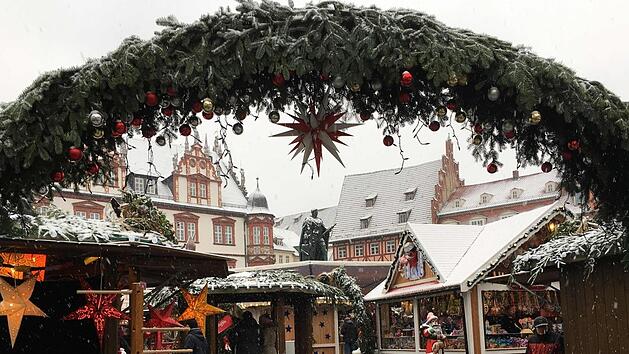 Der Coburger Weihnachtsmarkt geh&ouml;rt zu den  beliebtesten M&auml;rkten  in der Region. Foto: Jochen Berger
