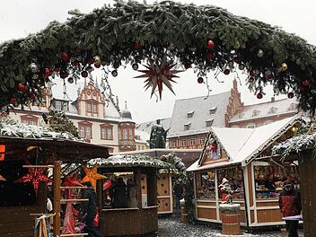 Der Coburger Weihnachtsmarkt geh&ouml;rt zu den  beliebtesten M&auml;rkten  in der Region. Foto: Jochen Berger