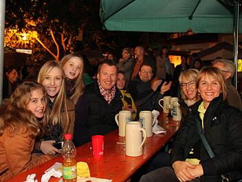 Dicke Jacken waren Pflicht zum Feiern auf dem Herzogenauracher Altstadtfest.  Fotos: Andreas Brandl