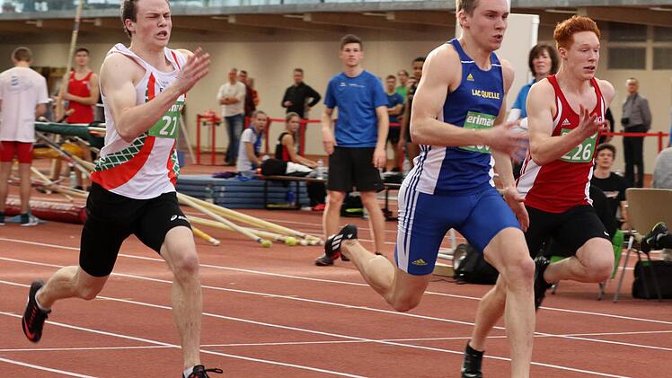 Dritter über 60 Meter in 7,03 Sekunden: Nick Przeliorz (rechts) hinter Felix Straub (Mitte/6,90) und Aleksandar Askovic (6,98). Foto: Theo Kiefner