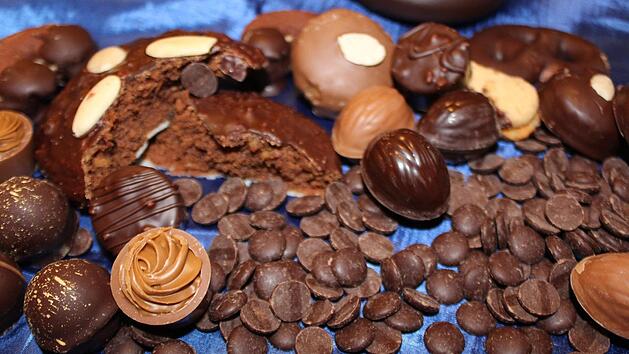 Als Pralinen, Tr&uuml;ffel oder Linsen: Etwas Schokolade sorgt daf&uuml;r, das seelische Gleichgewicht zu halten.  Fotos: Franz Besold