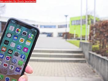 Handys d&uuml;rfen am Johann-Sch&ouml;ner-Gymnasium Karlstadt auch privat genutzt werden - zu bestimmten Zeiten.