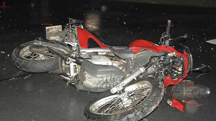 Das Motorrad des Kulmbachers wurde stark beschädigt.  Foto: Schedel
