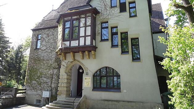 In Coburg gab es am Mittwochabend vor diesem Haus im Weichengereuth eine Messerattacke auf eine Frau. Archivbild: CT