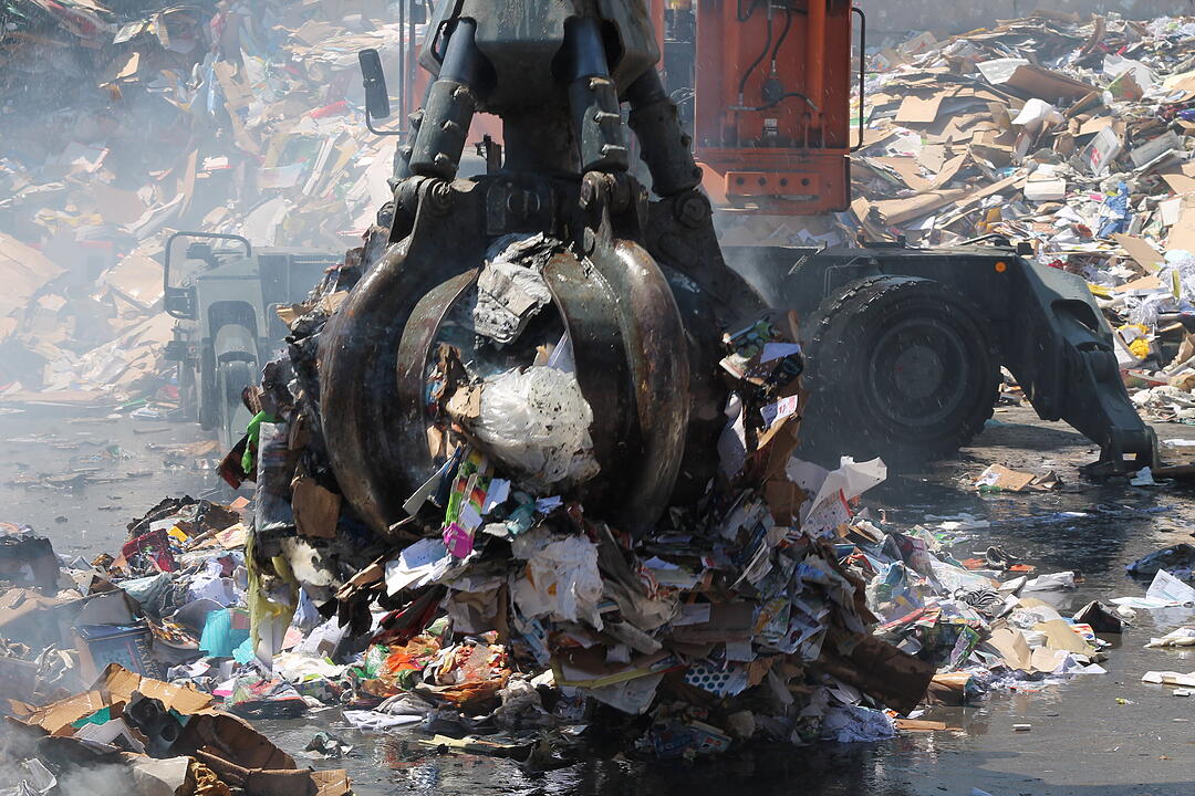 Brand in Würzburger Recycling-Hof: 40 Tonnen Müll in Flammen