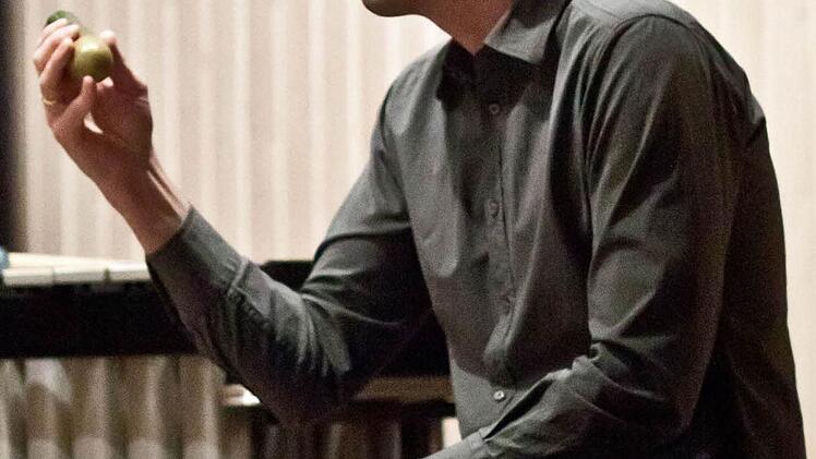 Seine Vielseitigkeit demonstriert Dominik Roslon am Vibraphon ebenso wie an diversen Percussionsinstrumenten.