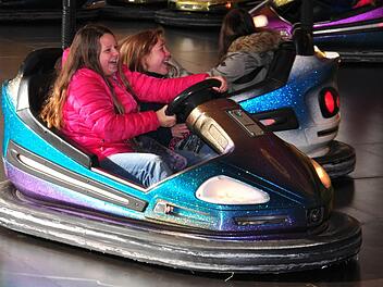 Viel Spaß hatten besonders die jüngeren Besucher der Haßfurter Kirchweih beim Auto-Skooter-Fahren.
