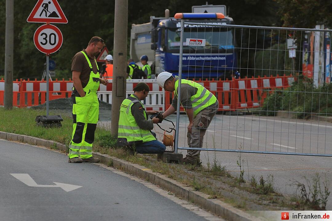 Alte Bahnbruecke am Nordring erfolgreich gesprengt