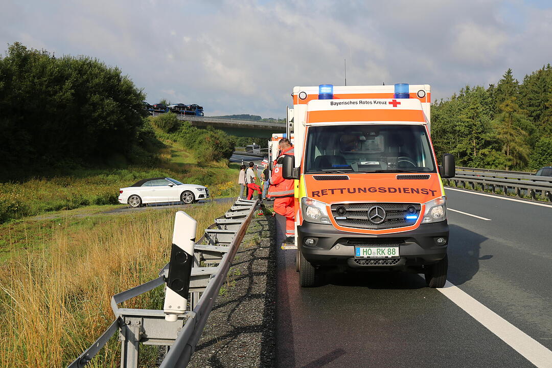 A72 im Kreis Hof: Auto überschlägt sich und landet im Graben