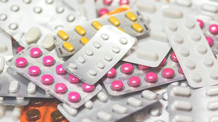 Menschen, die viele Medikamente einnehmen müssen, können sich ab sofort auch in der Apotheke beraten lassen.