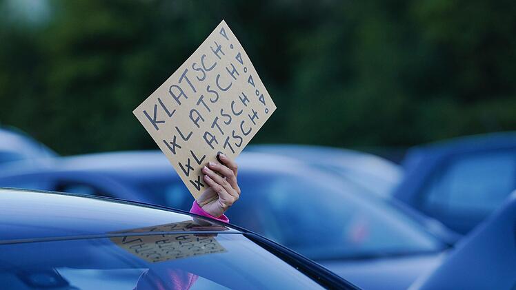 Kreative Idee - vielleicht auch für das Autokino Konzert in Schweinfurt? Uwe Anspach/DPA