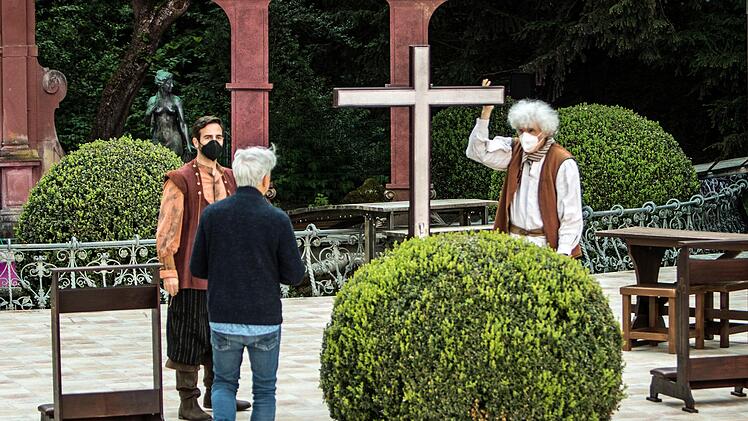 Proben-Impressionen: "Die drei Musketiere" feiern am Samstag Premiere auf der Freiluftbühne des Landestheaters Coburg rund um den Herzog-Alfred-Brunnen.Foto: Jochen Berger