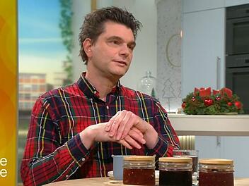 Lutz van der Horst Inzwischen ist Lutz van der Horst bei Politikerinnen und Politikern berüchtigt - sie warnen sich gegenseitig vor ihm und seinem Team.