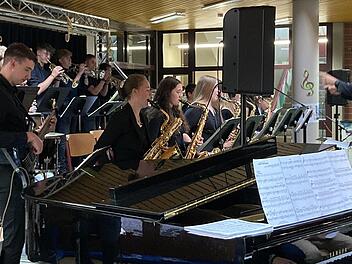 Mit dem Sommerkonzert verabschiedet sich das Franz-Miltenberger-Gymnasium musikalisch in die Sommerferien.