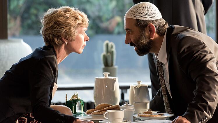 Nuri Hodscha (Hilmi S&ouml;zer) will eine neue Moschee bauen - und B&uuml;rgermeisterin Ursel Piepenk&ouml;tter (Anna Stieblich) genau das verhindern.