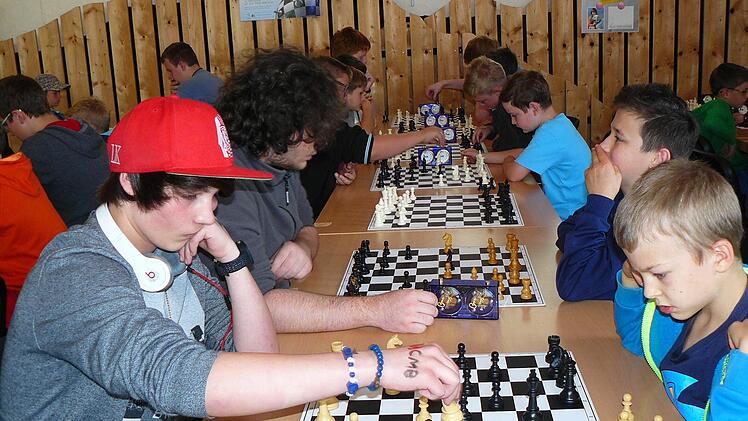 Spannung pur an den Brettern. Jeder Zug will wohl überlegt sein.