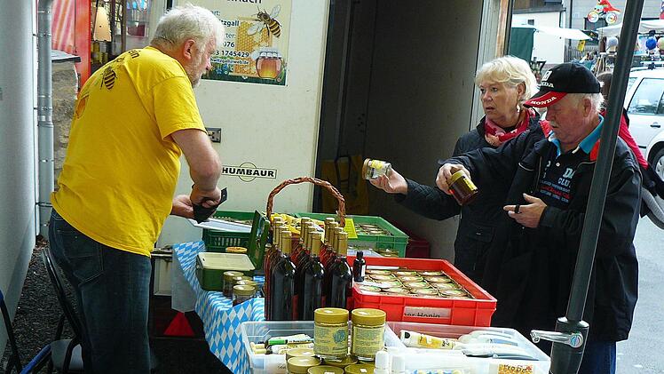 Honig kaufen direkt vom Imker - beim Georgimarkt war das möglich.