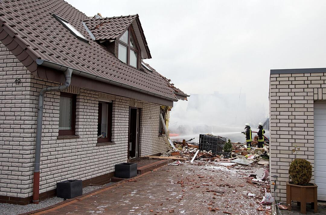 Explosion zerstört Haus in Preußisch-Oldendorf
