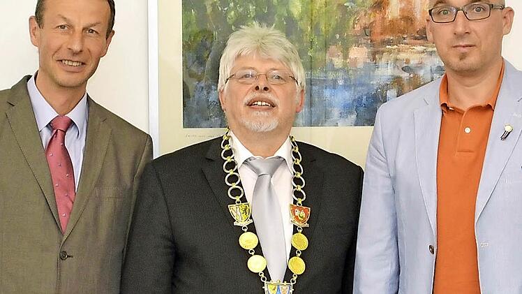 Der Bad Bockleter Bürgermeister Wolfgang Back (Mitte) bei der konstituierenden Sitzung 2014 mit seinen Stellvertretern Andreas Sandwall (rechts) und Holger Tillmann. Nach seiner Krebserkrankung wird er wohl 2017 in den Ruhestand versetzt.  Foto: Björn Hein