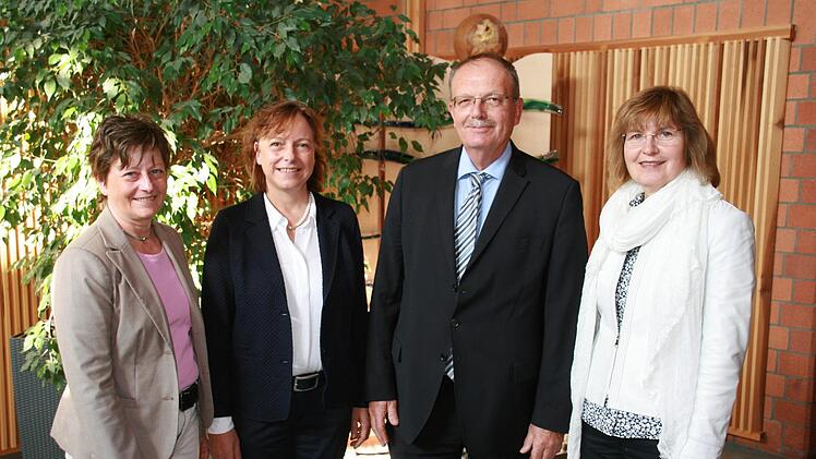 Karin Maywald (von links), Dagmar Müller, Abteilungsdirektor Gustav Eirich, Leitende Regierungsschuldirektorin Maria Walter bei der Amtseinführung.  Foto: Klaus Werner