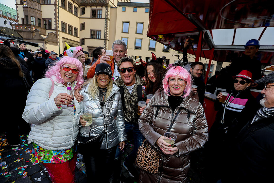 Große Party nach dem Faschingsumzug am Marktplatz.
