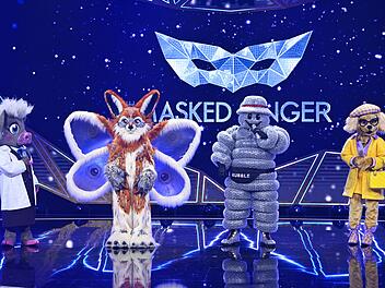 Sie singen und tanzen wieder, aber ein bisschen anders. In der ersten Show von "The Masked Singer" (ProSieben) traten Prof. Dr. Dr Schweinstein, Momo, Bubble und Emily Wau (von links) auf. F&uuml;r zwei von ihnen war der "Maskenball" gleich wieder beendet.