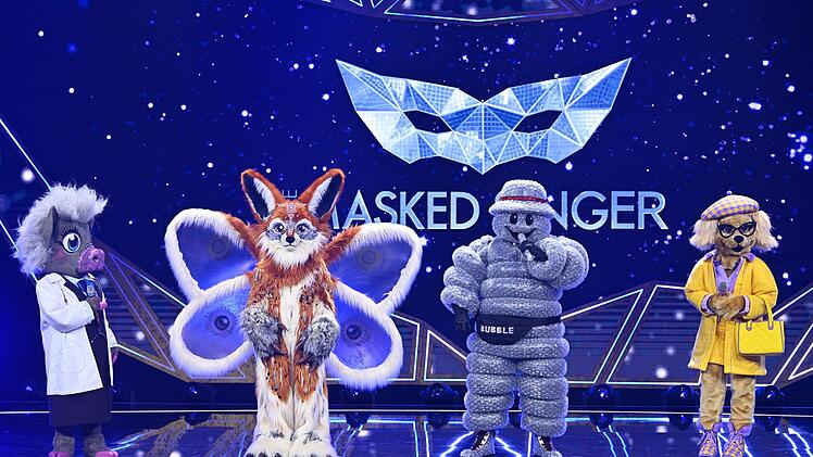 Sie singen und tanzen wieder, aber ein bisschen anders. In der ersten Show von "The Masked Singer" (ProSieben) traten Prof. Dr. Dr Schweinstein, Momo, Bubble und Emily Wau (von links) auf. F&uuml;r zwei von ihnen war der "Maskenball" gleich wieder beendet.