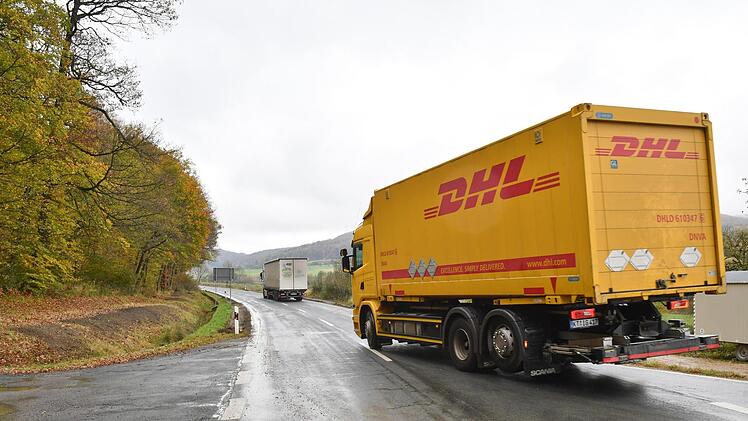 Lkw fahren aus dem Industriegebiet Scheßlitz-Ost zum Teil wieder über den Würgauer Berg. Foto: Ronald Rinklef