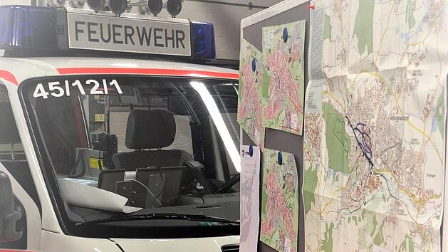 Im Ger&auml;tehaus wurde genau vermerkt, welche Strecken und Fl&auml;chen bereits abgesucht wurden. Foto: Sebastian Weber